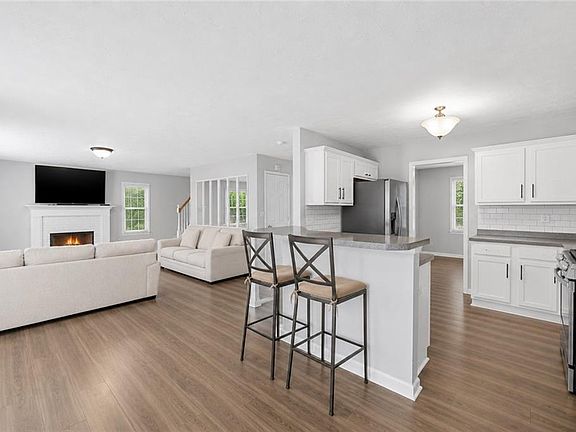 2nd image of 322 Lochmill Ct