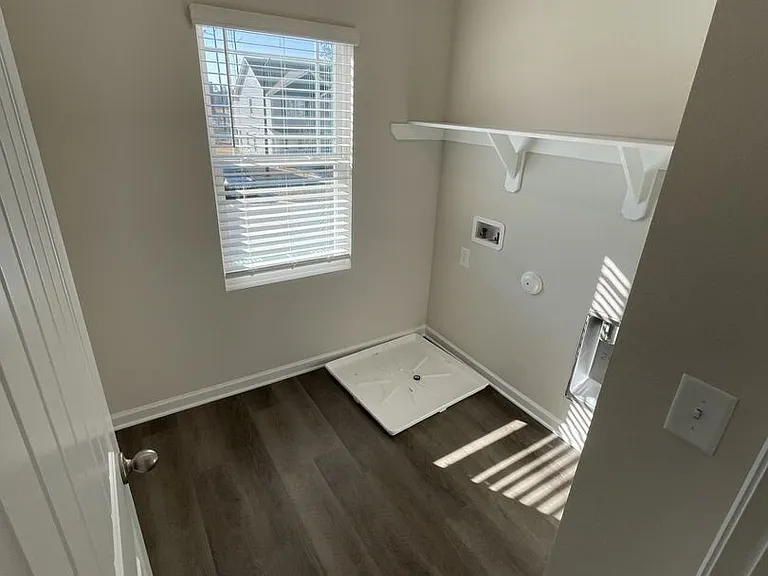1056 Peony Ln — Photo 18