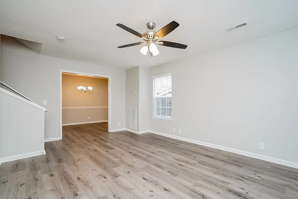3 bed, 2.5 bath, 1304 sqft, $2,180 — Photo 4
