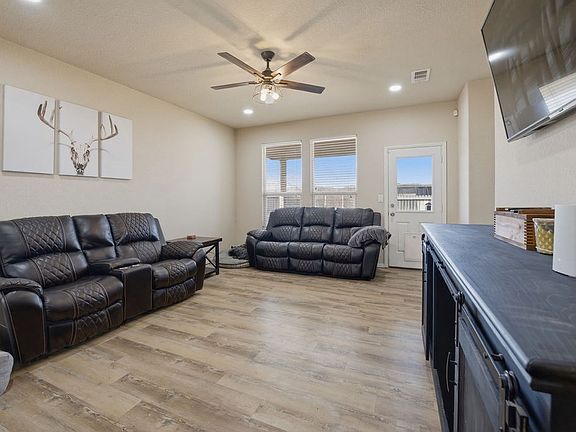 3rd image of 9 Brooks Ranch Rd