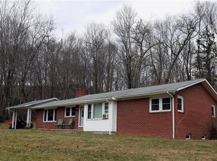 154 Bledsoe Creek Rd, Sparta, NC 28675