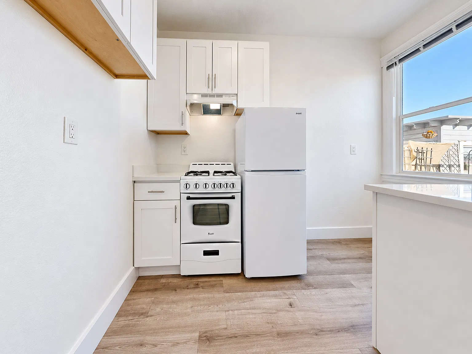 Junior Studio Suite Near Ocean Beach with Coastal Views & Shared Laundry — Photo 2