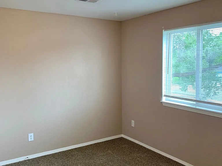 1443 Centennial Dr — Photo 8