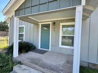 813 N Valderas St, Angleton, TX 77515