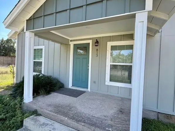 813 N Valderas St, Angleton, TX 77515