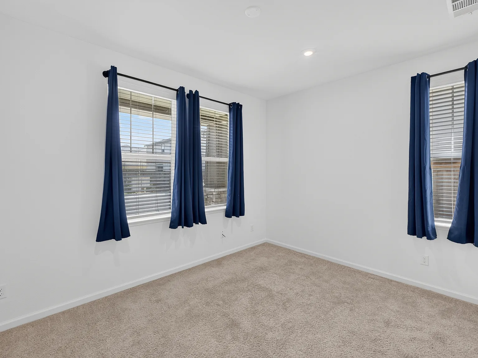 5 bed, 3.5 bath, 2781 sqft, $3,950 — Photo 4