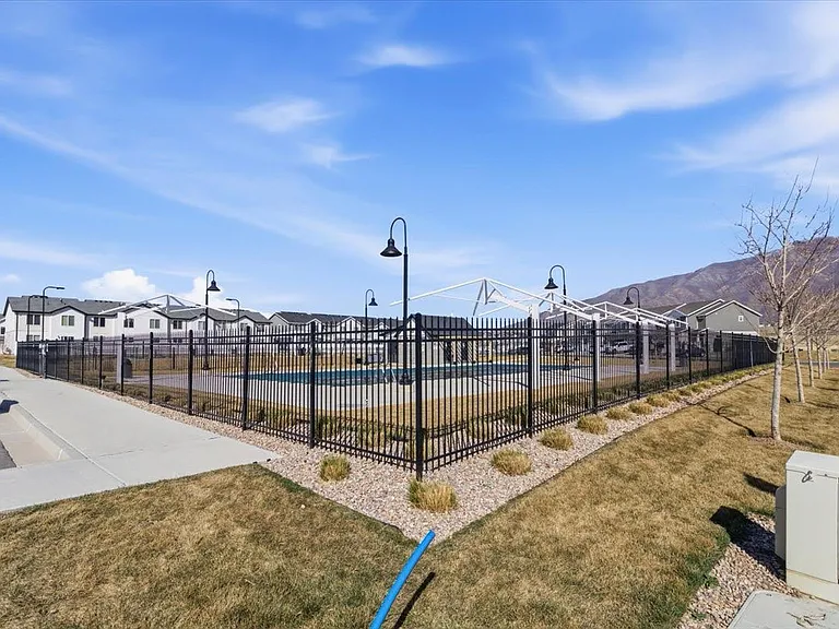 1194 W Summit Ridge Pkwy — Photo 27