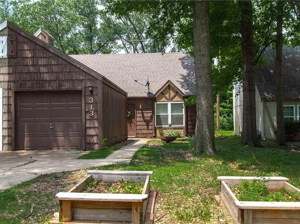 313 Northwood Ln, Lawrence, KS 66044