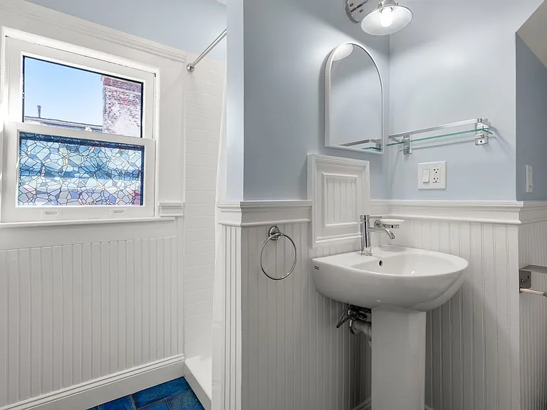 360 Farmington Ave #10 — Photo 3