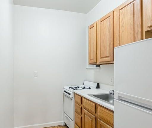 4th image of 337 E 90th St APT 3A