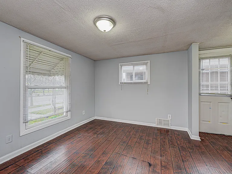 3232 S Emerson Ave #5 — Photo 7