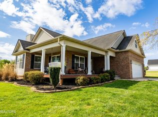 5110 Eagle Crossing Dr, Maryville, TN 37801