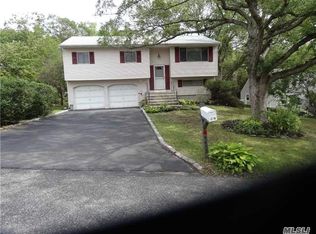57 Woodland Ave, Central Islip, NY 11722