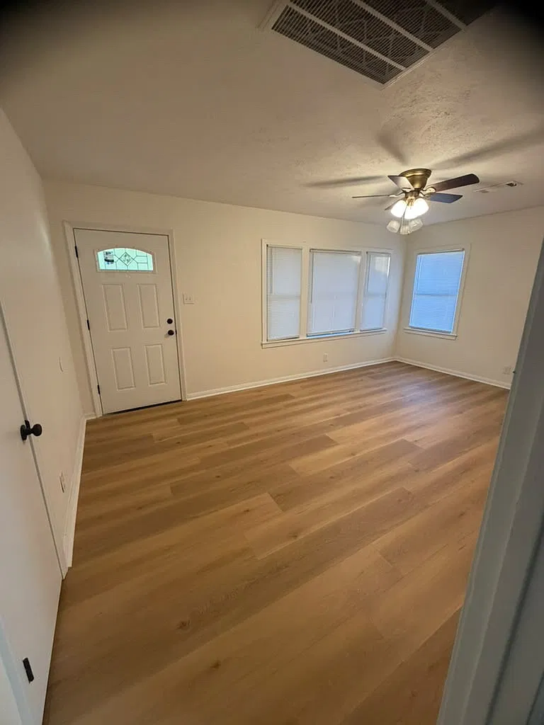 3 bed, 1221 sqft, $1,695 — Photo 2