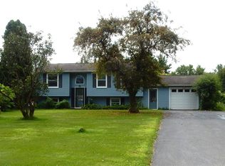 34 Spicewood Ln, Rochester, NY 14624