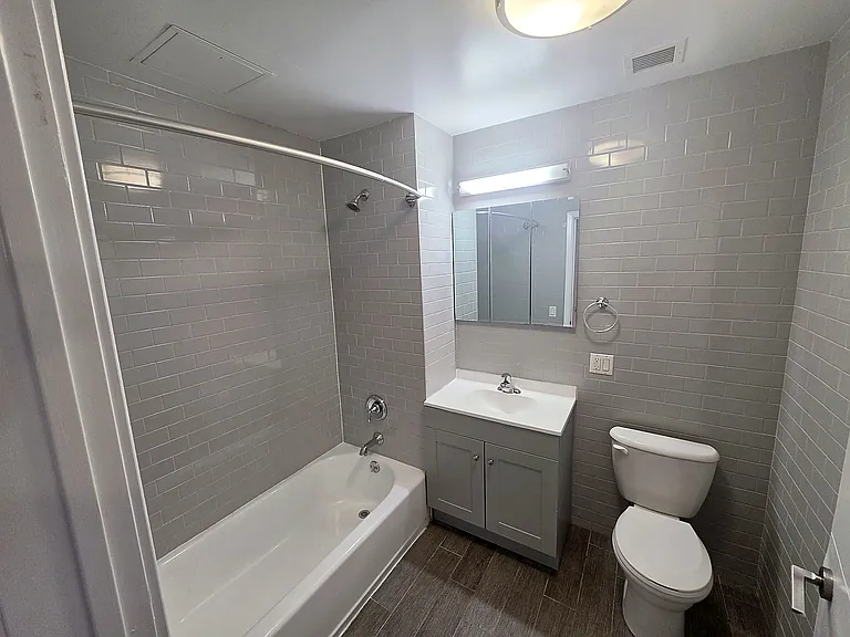 456 Grand St #5C — Photo 1