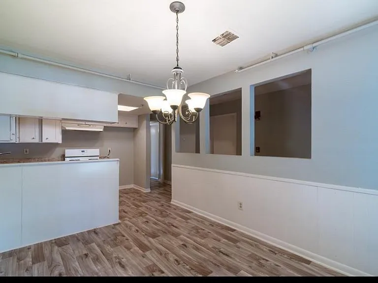7621 Gleason Rd — Photo 17
