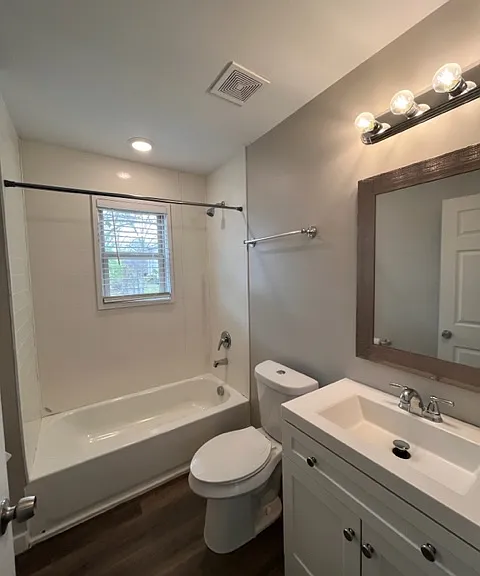 324 Adams St — Photo 14