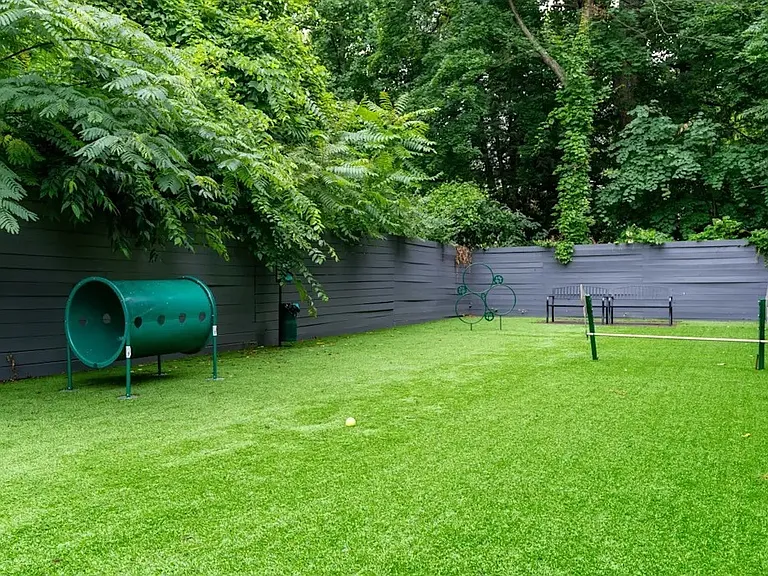 The Avenue in the Highlands — Photo 11