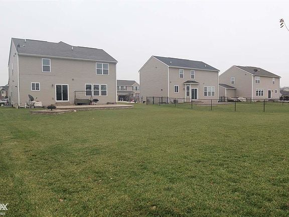 4th image of 52839 Stafford Dr