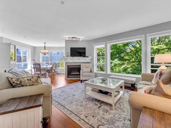 15555 16th Ave #312, Surrey, BC V4A 1R7