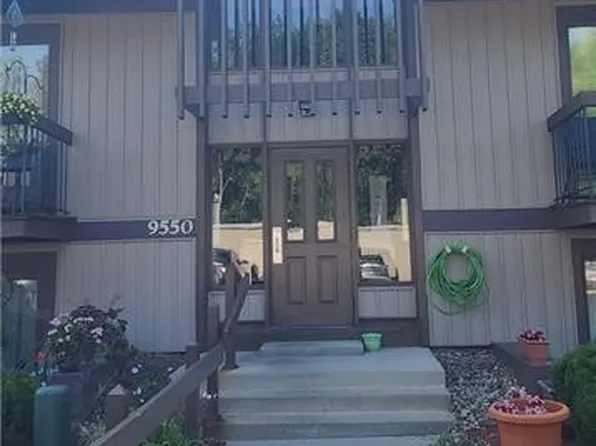 9550 Cove Dr, North Royalton, OH 44133
