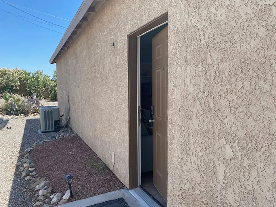 2592 Beverly Glen Dr