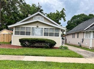 871 Van St, Elgin, IL 60123