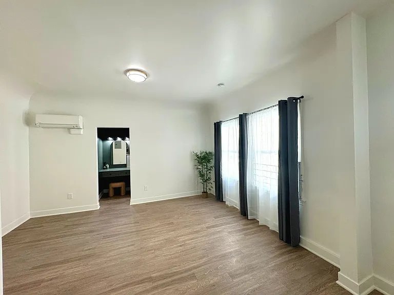 3218 W Sunset Blvd — Photo 9