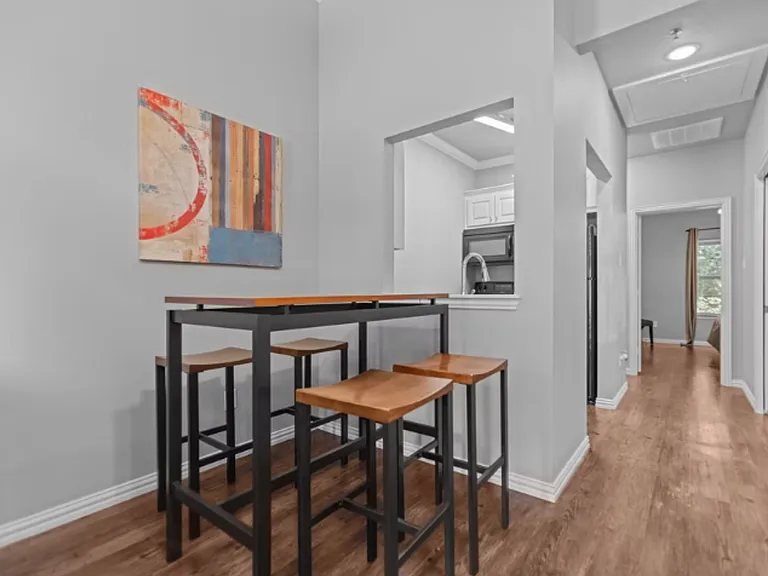 The Midtown Apartments — Photo 9