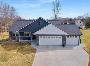 1221 Velsen Rd, Green Bay, WI 54313