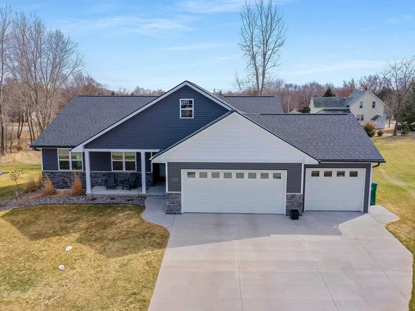 1221 Velsen Rd, Green Bay, WI 54313