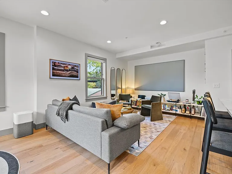800 Highland St — Photo 6