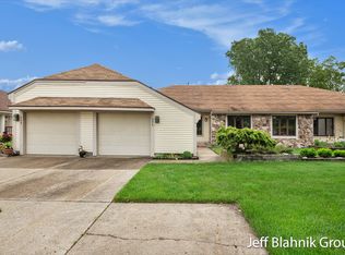 296 Rolling Greene Dr NW, Grand Rapids, MI 49534