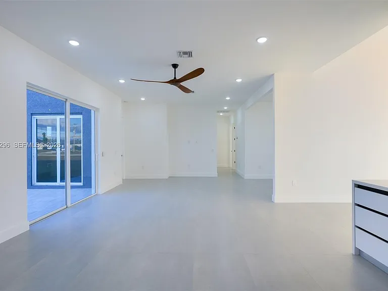 5 SW 26th Pl — Photo 14
