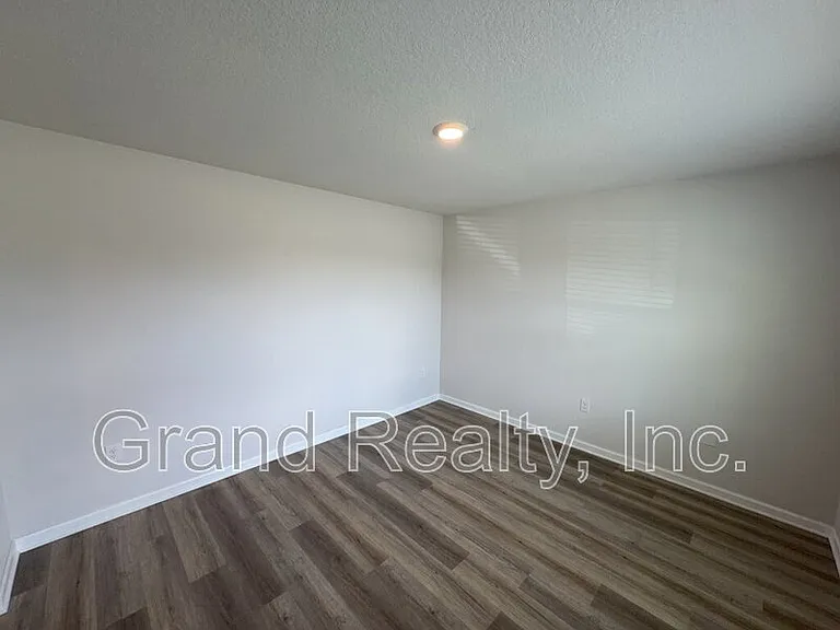 5431 Peach Dr — Photo 3