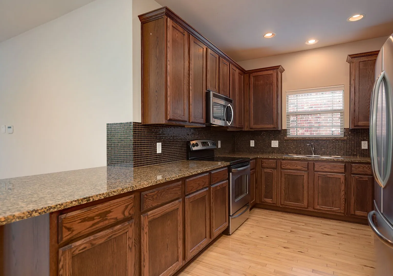 ** Move In 2026 $4500 * Move In 2027 $5500 ** 5 Bed 3 Bath 6-Minute Walk To Tcu Campus — Photo 3