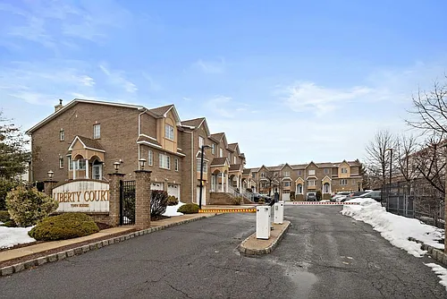 12 Liberty Ct Photo 1