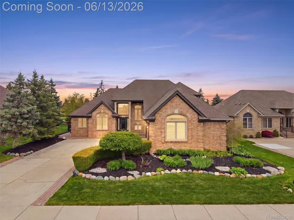 16137 Darlene Dr, Macomb, MI 48042