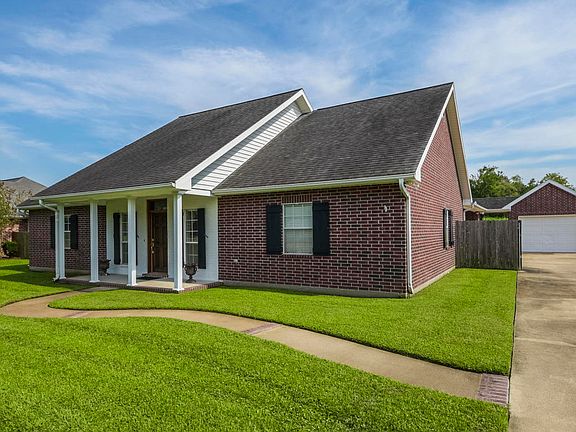 3rd image of 1011 Woodridge Dr