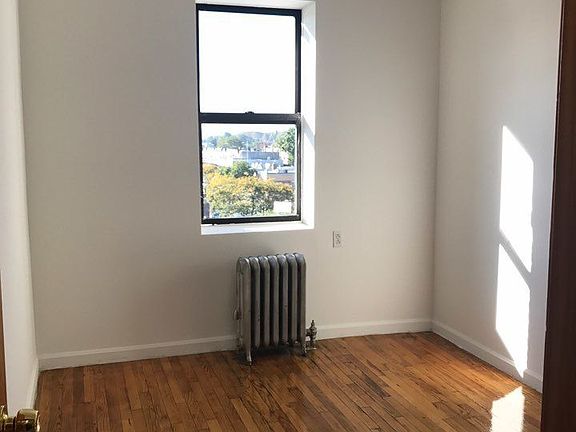 4th image of 4717 39th St APT 5C