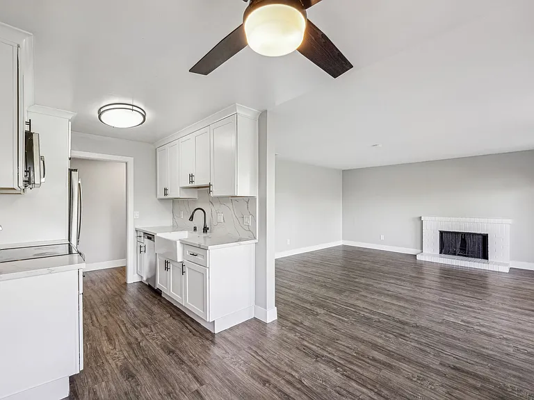 Skylark Apartments — Photo 25