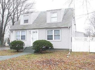 24 Montgomery St, Brentwood, NY 11717