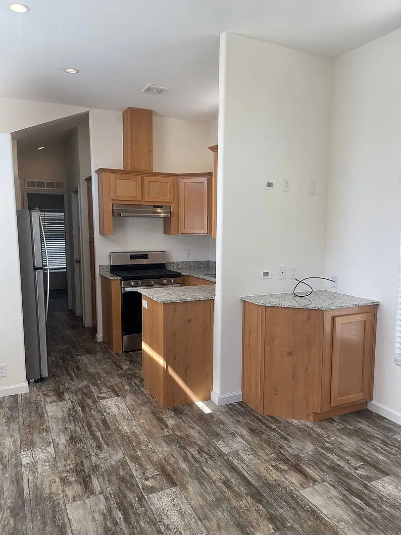 2646 Sharon Avenue — Photo 1