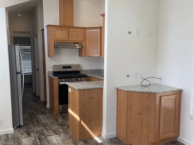 2646 Sharon Ave — Photo 1