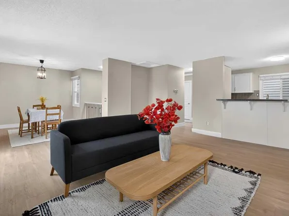 36 E Glamis Grn SW #217, Calgary, AB T3E 6V1