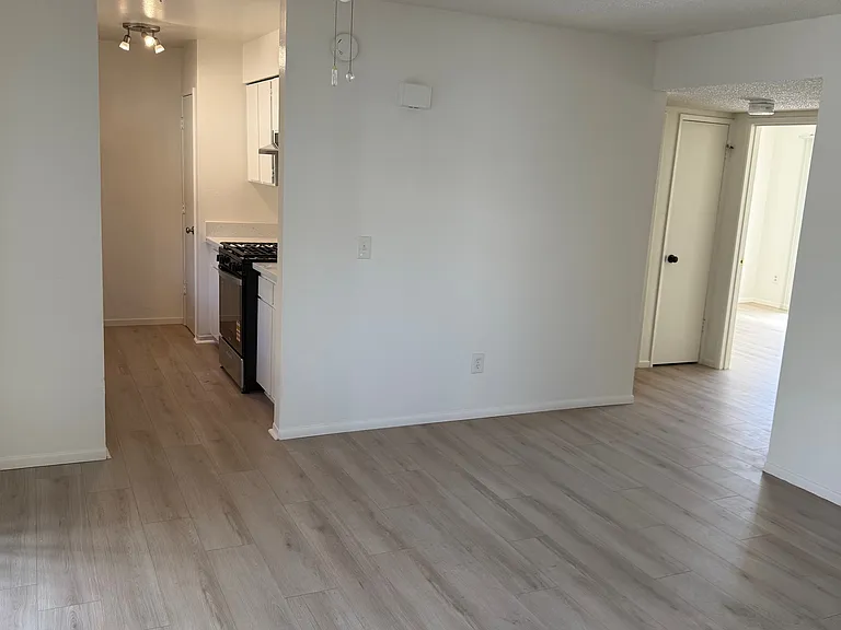 240 Aspen St #8 — Photo 4