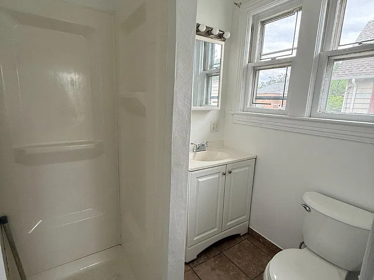 724 Parry Ave #B — Photo 24