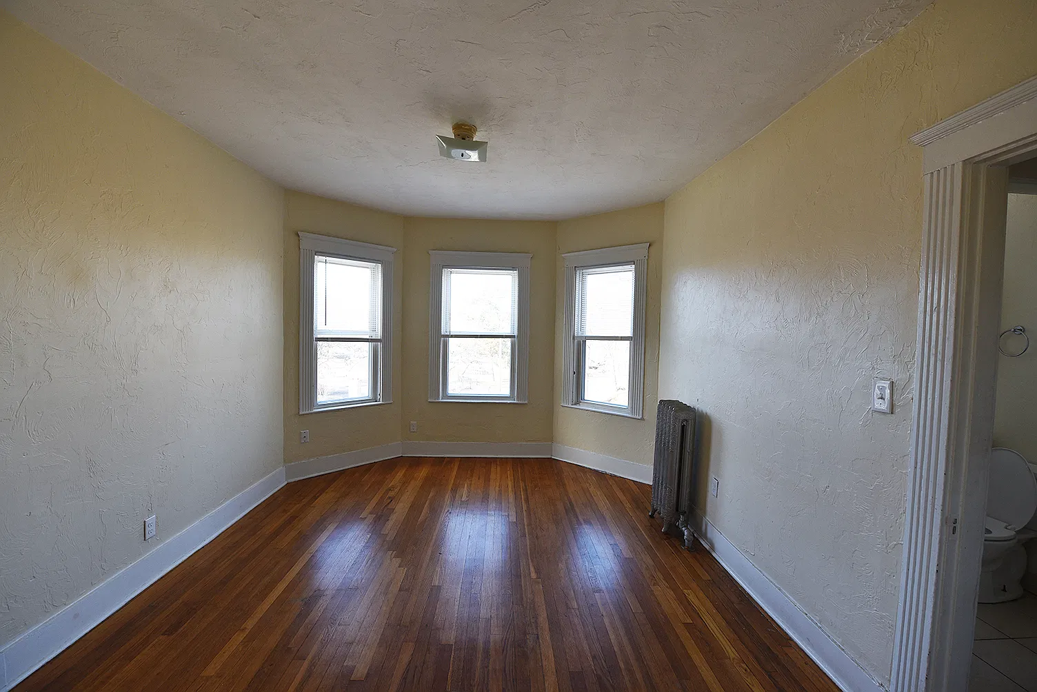 2 bed, 1000 sqft, $2,200 — Photo 3