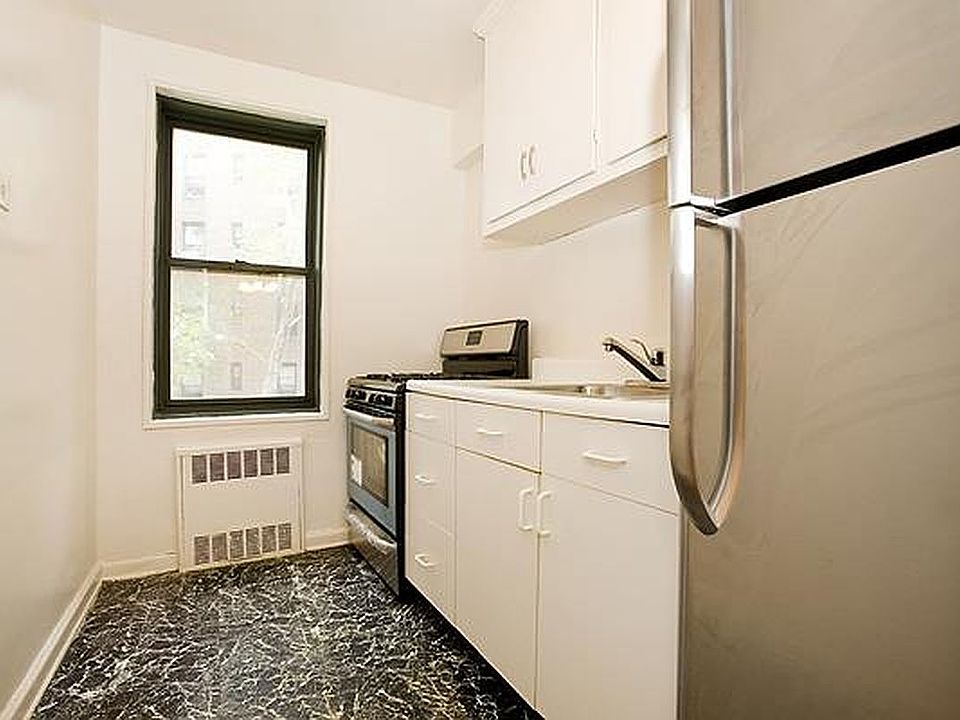 1st image of 140-23 Burden Cres Unit 306